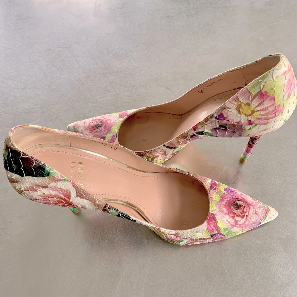 stuart weitzman python floral pumps size 9